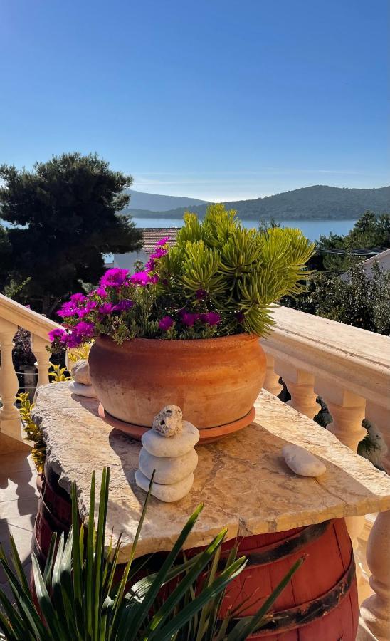 Apartments Villa Ra Žaborić Kültér fotó