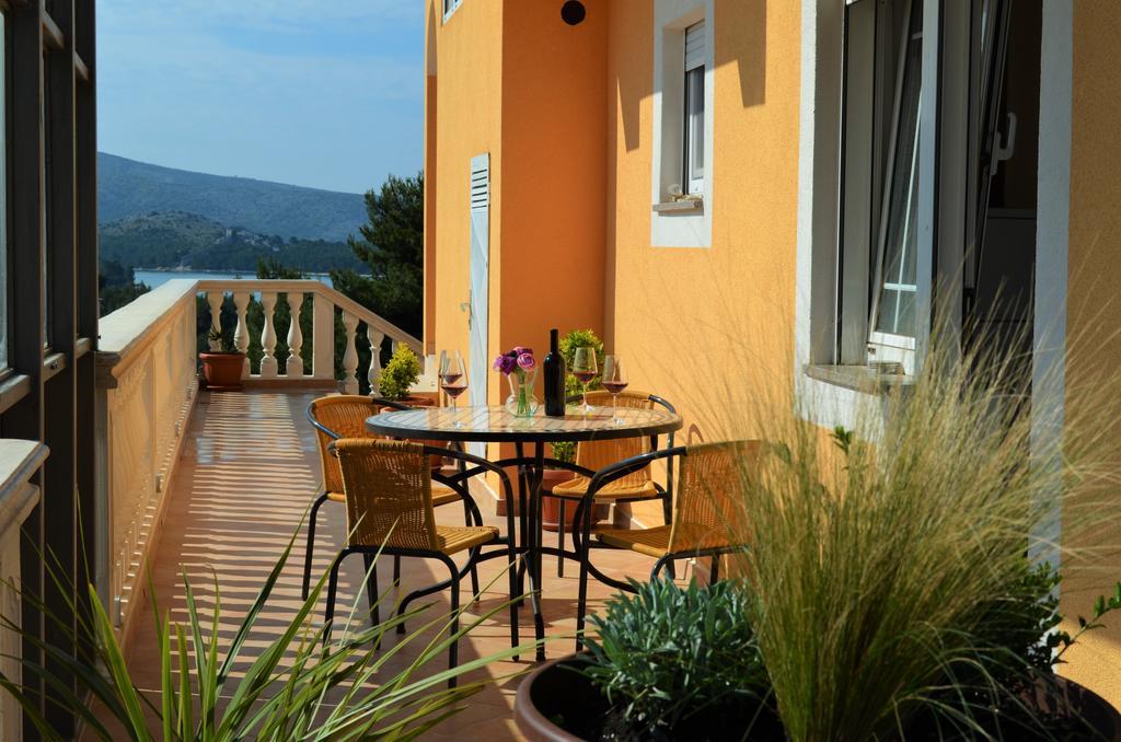 Apartments Villa Ra Žaborić Kültér fotó