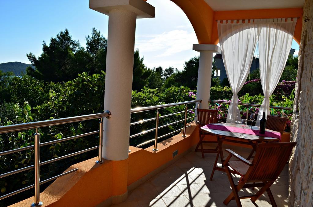 Apartments Villa Ra Žaborić Kültér fotó