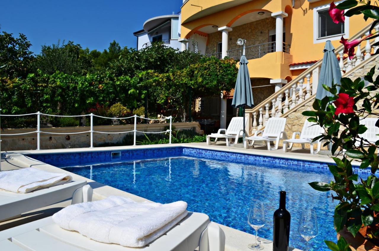 Apartments Villa Ra Žaborić Kültér fotó